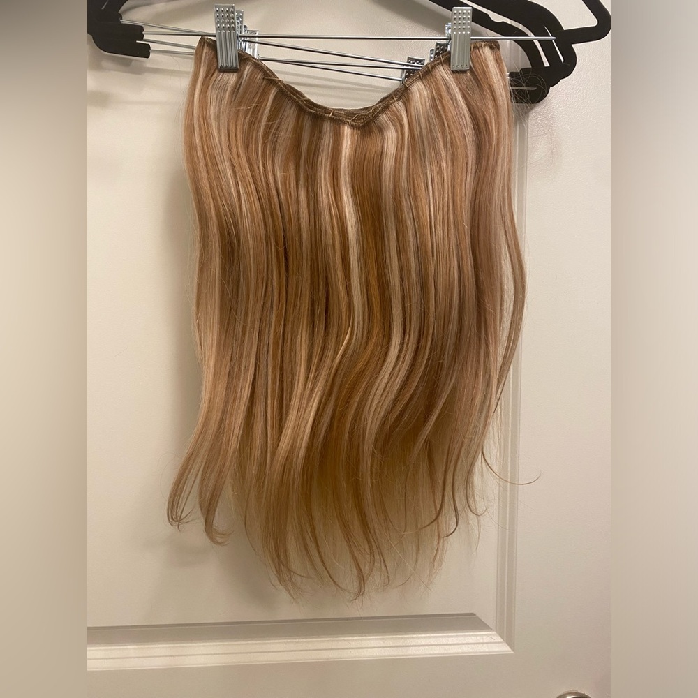 18 inch hand tied sew in hair extensions. Worn once. Freshly washed.